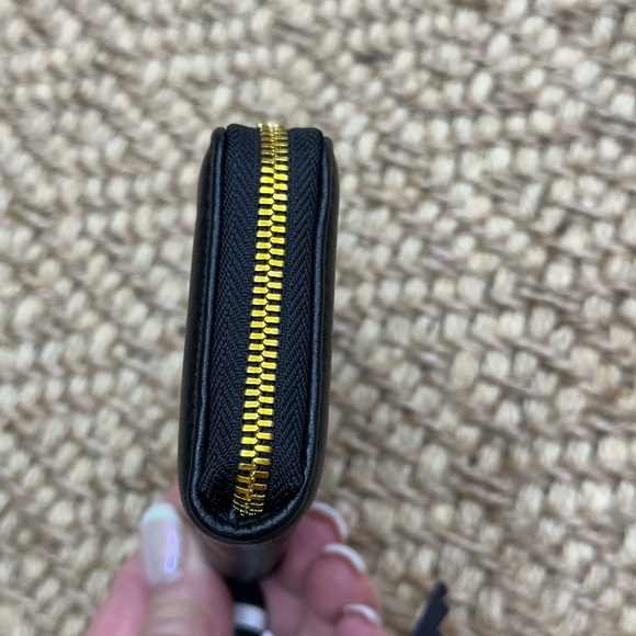 HOBO Nila small zip wallet - Picture 3 of 8